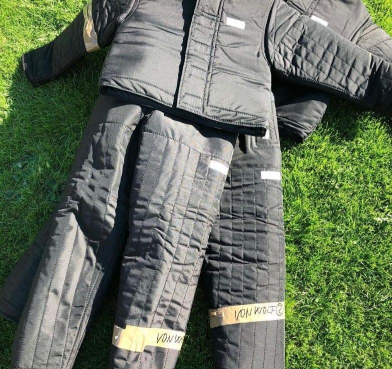 Demanet Hidden/Concealed Suit