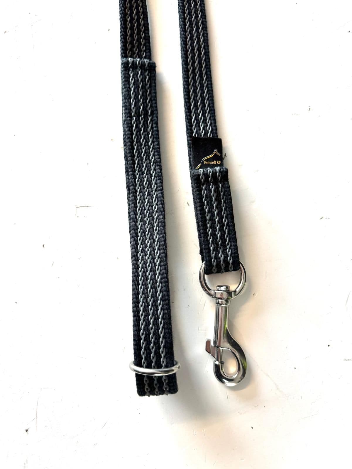 Rubberised Patrol Lead with Stainless Steel Shark Clip and ring on handle.